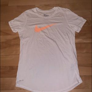Dry fit Nike shirt! 💛🧡